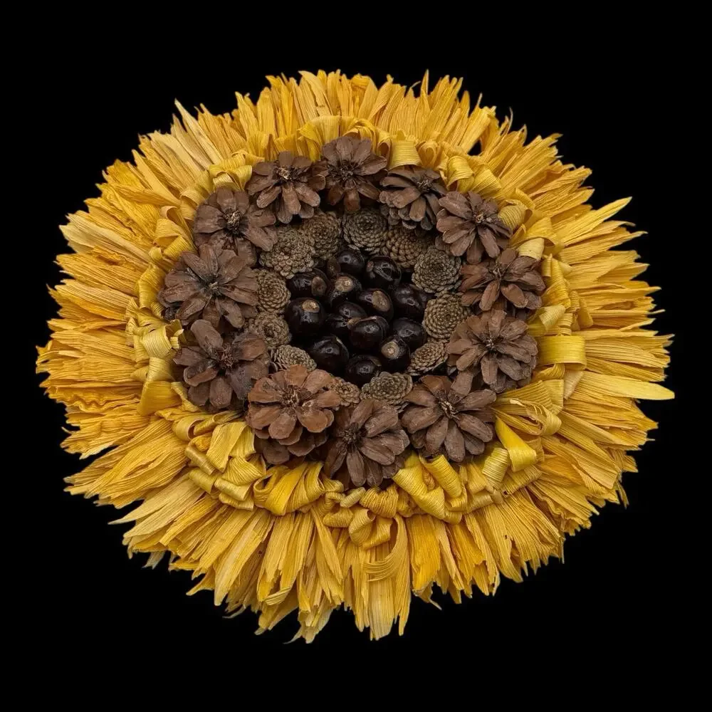 Corn Husk Sunflower Shaped Wreath Hanging Decor Pine Cones Buckeye Nuts 16